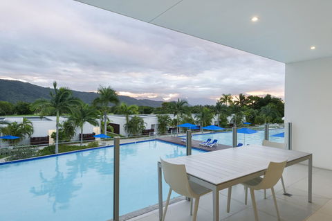 Pool Resort Port Douglas - Redcliffe Tourism 18