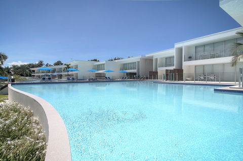 Pool Resort Port Douglas - Redcliffe Tourism 3