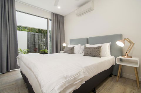 Pool Resort Port Douglas - Redcliffe Tourism 42