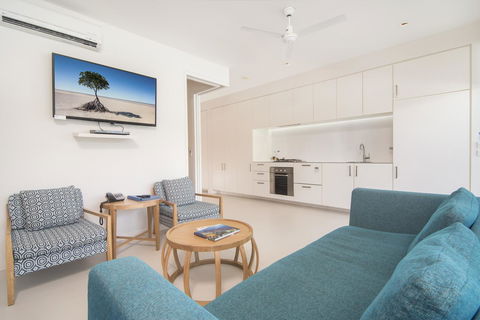 Pool Resort Port Douglas - Redcliffe Tourism 7