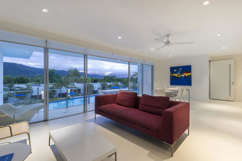 Pool Resort Port Douglas - Redcliffe Tourism 17