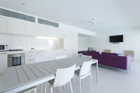 Pool Resort Port Douglas - Redcliffe Tourism 21