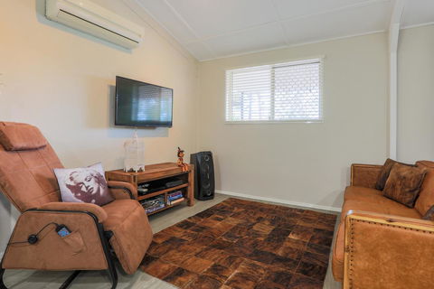 Bed & Breakfast 1 Bedroom Guest House - Redcliffe Tourism 24