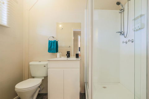 Bed & Breakfast 1 Bedroom Guest House - Redcliffe Tourism 6