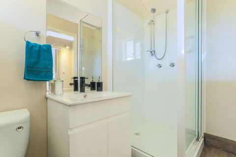 Bed & Breakfast 1 Bedroom Guest House - Redcliffe Tourism 7