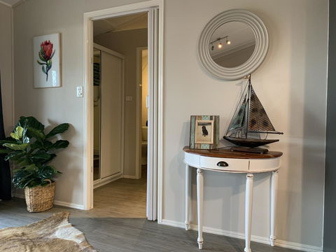 Bed & Breakfast 1 Bedroom Guest House - Redcliffe Tourism 8