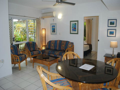 The Port Douglas Queenslander - Redcliffe Tourism 21