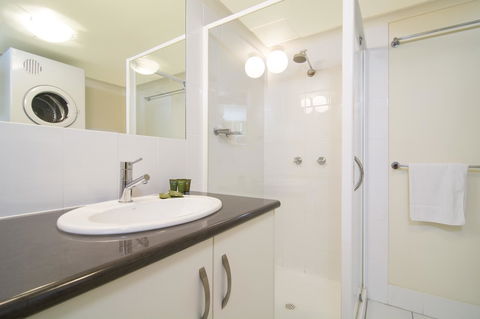 The Port Douglas Queenslander - Redcliffe Tourism 10