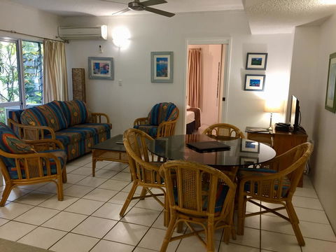 The Port Douglas Queenslander - Redcliffe Tourism 6