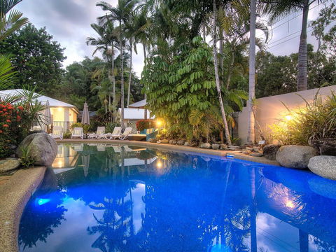 The Port Douglas Queenslander - Redcliffe Tourism 24