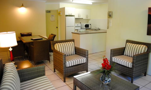 The Port Douglas Queenslander - Redcliffe Tourism 34