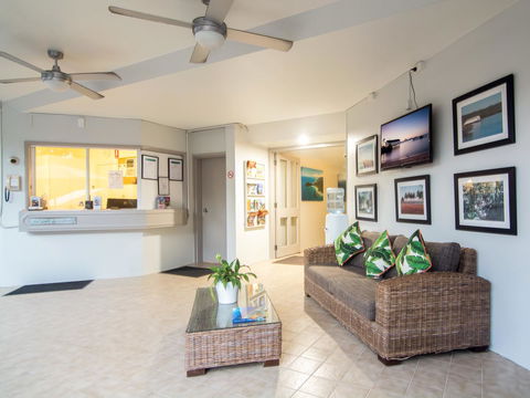 The Port Douglas Queenslander - Redcliffe Tourism 23