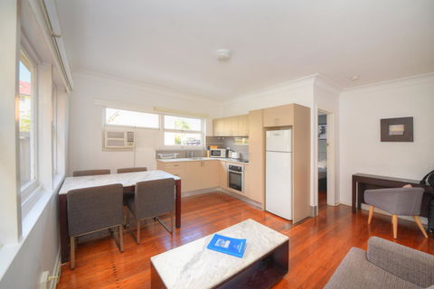 Backpackers In Paradise 18-35 Hostel - Redcliffe Tourism 11