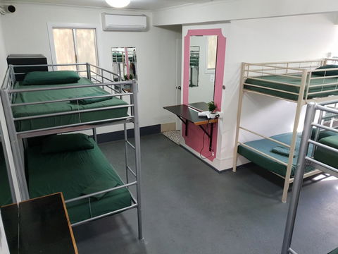 Backpackers In Paradise 18-35 Hostel - Redcliffe Tourism 10