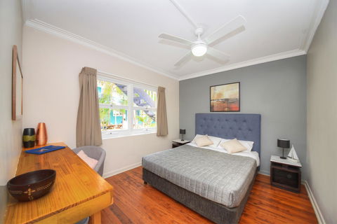 Backpackers In Paradise 18-35 Hostel - Redcliffe Tourism 1