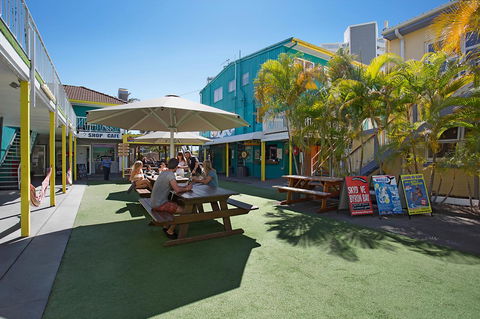 Backpackers In Paradise 18-35 Hostel - Redcliffe Tourism 15