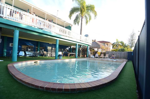 Backpackers In Paradise 18-35 Hostel - Redcliffe Tourism 22
