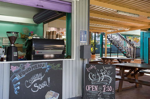 Backpackers In Paradise 18-35 Hostel - Redcliffe Tourism 23