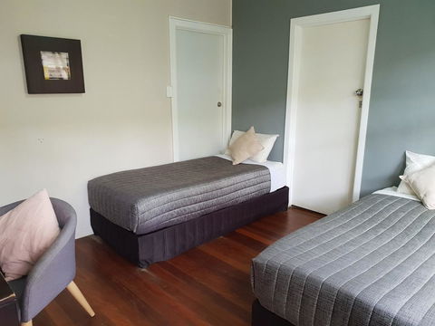 Backpackers In Paradise 18-35 Hostel - Redcliffe Tourism 5