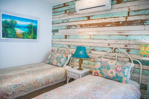 Jamaica Beach House - Redcliffe Tourism 22
