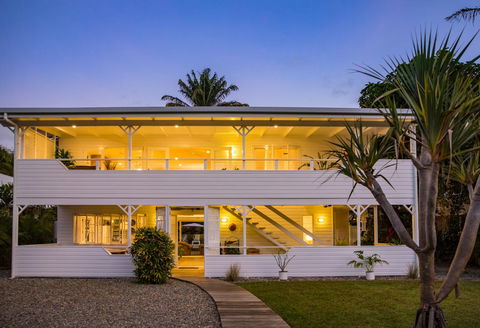 Jamaica Beach House - Redcliffe Tourism 24