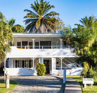 Jamaica Beach House - Redcliffe Tourism