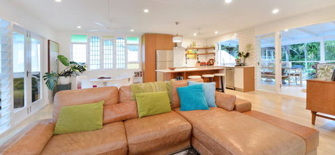 Jamaica Beach House - Redcliffe Tourism 38
