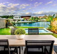 Blue lagoon Villa A - Redcliffe Tourism