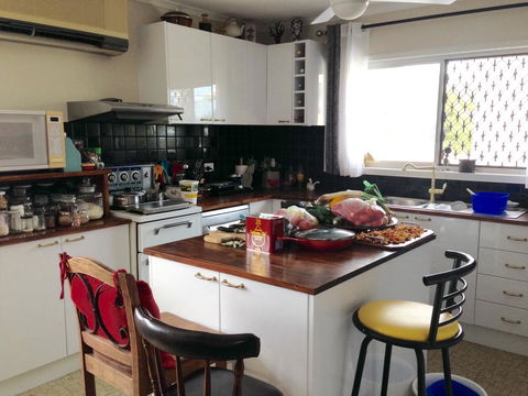 XYL Pets Friendly Seaside Boutique Guesthouse - Redcliffe Tourism 2