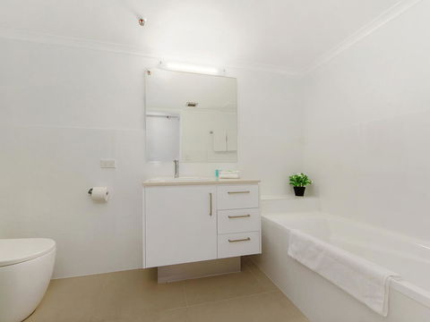 Sunbird Beach Resort Main Beach - Redcliffe Tourism 31