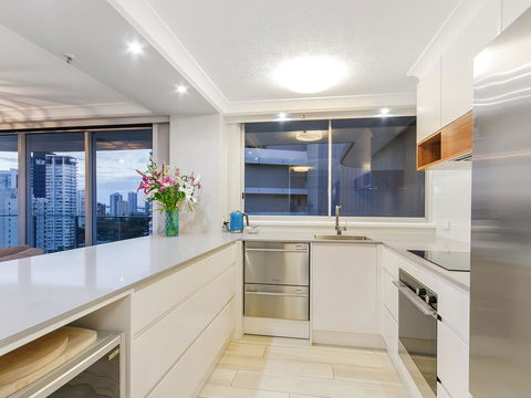 Sunbird Beach Resort Main Beach - Redcliffe Tourism 8