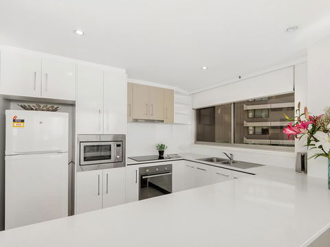 Sunbird Beach Resort Main Beach - Redcliffe Tourism 16