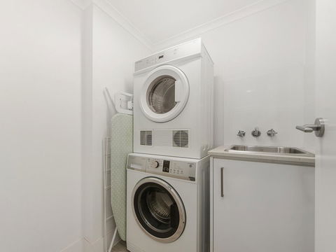 Sunbird Beach Resort Main Beach - Redcliffe Tourism 25