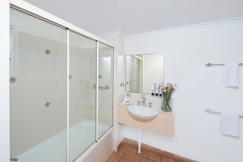 Park Regis Anchorage - Redcliffe Tourism 10