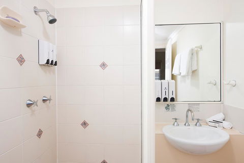 Park Regis Anchorage - Redcliffe Tourism 9