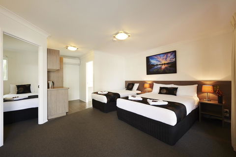 Takalvan Motel - Redcliffe Tourism 1