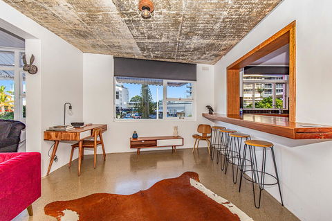 The Pink Hotel Coolangatta - Redcliffe Tourism 5