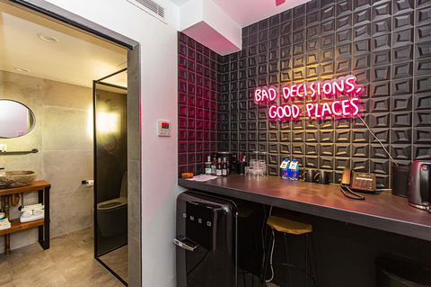 The Pink Hotel Coolangatta - Redcliffe Tourism 15
