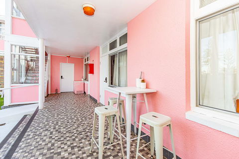 The Pink Hotel Coolangatta - Redcliffe Tourism 3