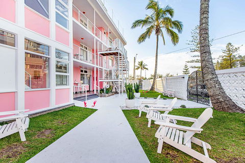 The Pink Hotel Coolangatta - Redcliffe Tourism 2