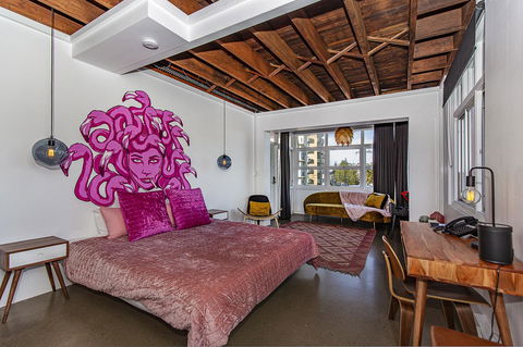 The Pink Hotel Coolangatta - Redcliffe Tourism 33