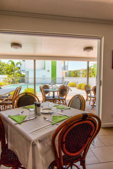 Mackay Oceanside Central Hotel Official - Redcliffe Tourism 6