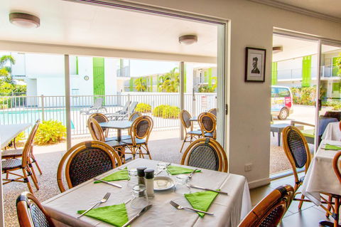 Mackay Oceanside Central Hotel Official - Redcliffe Tourism 4