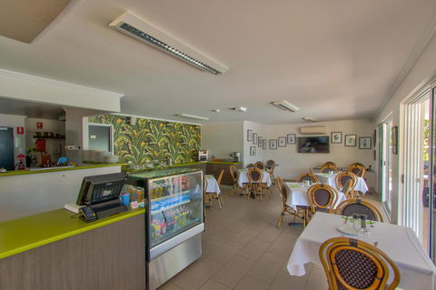 Mackay Oceanside Central Hotel Official - Redcliffe Tourism 14