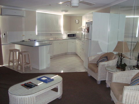 Grosvenor Beachfront Apartments Surfers Paradise - Redcliffe Tourism 14