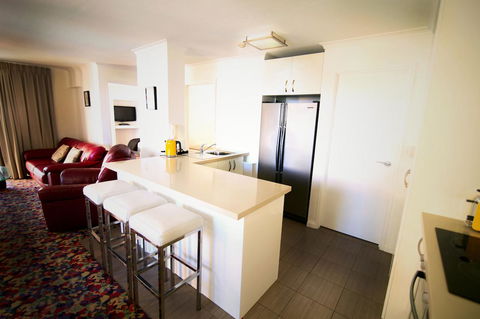 Grosvenor Beachfront Apartments Surfers Paradise - Redcliffe Tourism 4