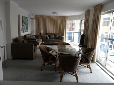Grosvenor Beachfront Apartments Surfers Paradise - Redcliffe Tourism 23