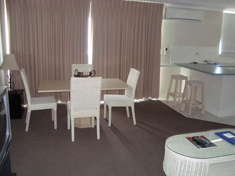 Grosvenor Beachfront Apartments Surfers Paradise - Redcliffe Tourism 26