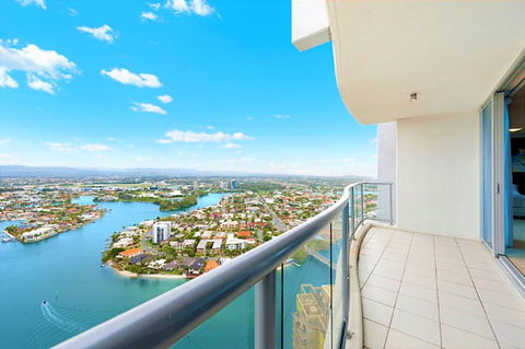 The Towers Of Chevron Renaissance - Holidays Gold Coast - Redcliffe Tourism 12