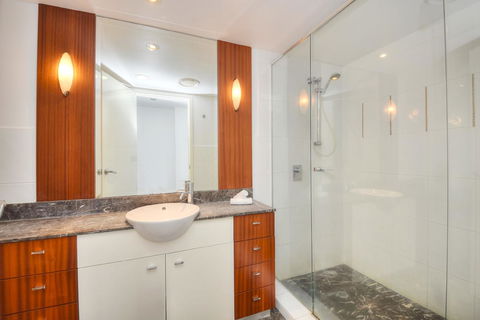 The Towers Of Chevron Renaissance - Holidays Gold Coast - Redcliffe Tourism 17